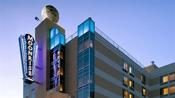 The Moonrise Hotel 4*