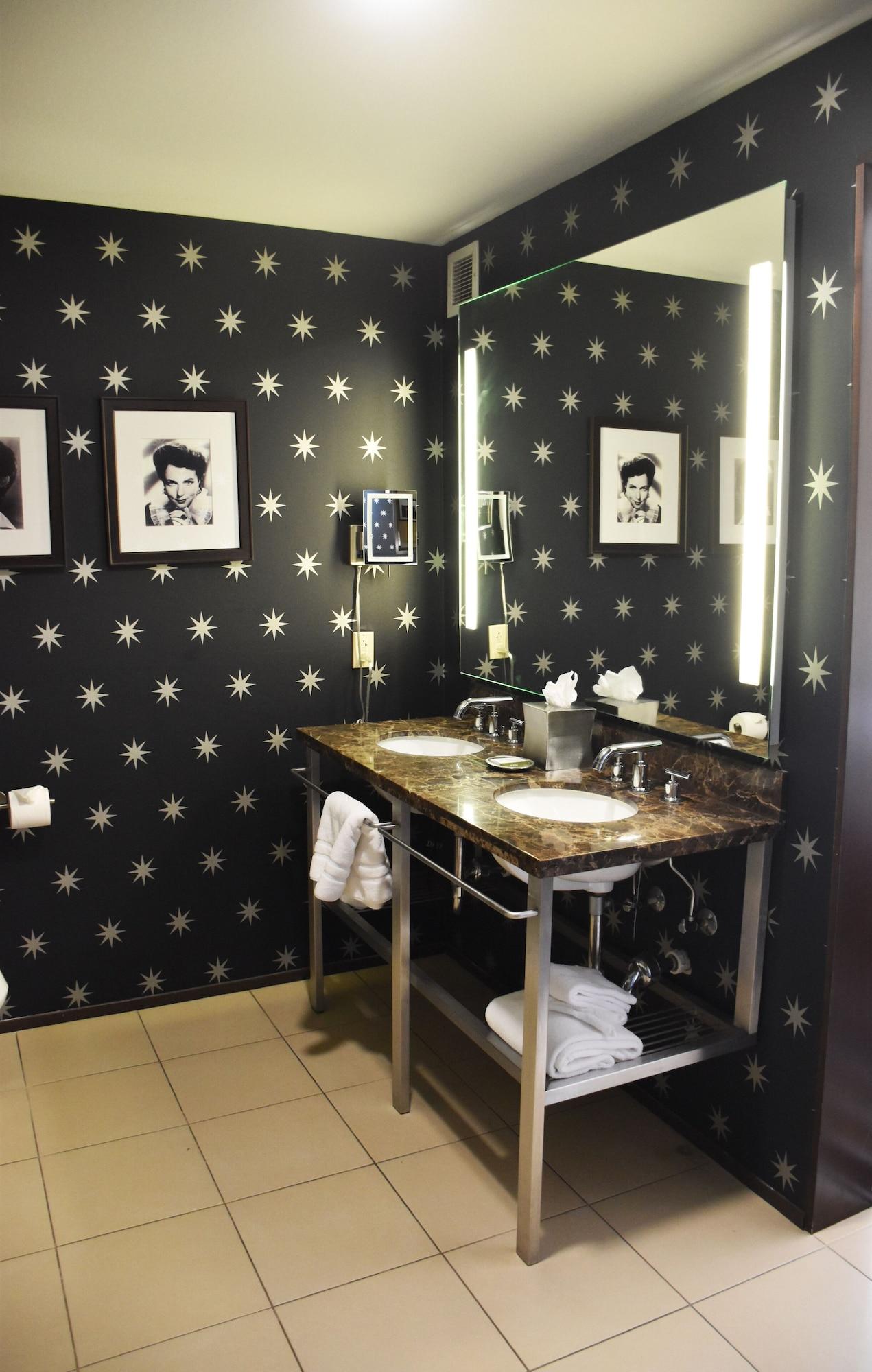 The Moonrise Hotel 4*
